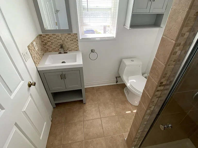 905 20th St #2 — Photo 7