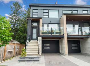 527 Broadhead Ave #B, Ottawa, ON K1Z 5R9