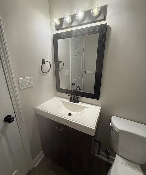 104 N Meade Dr — Photo 1