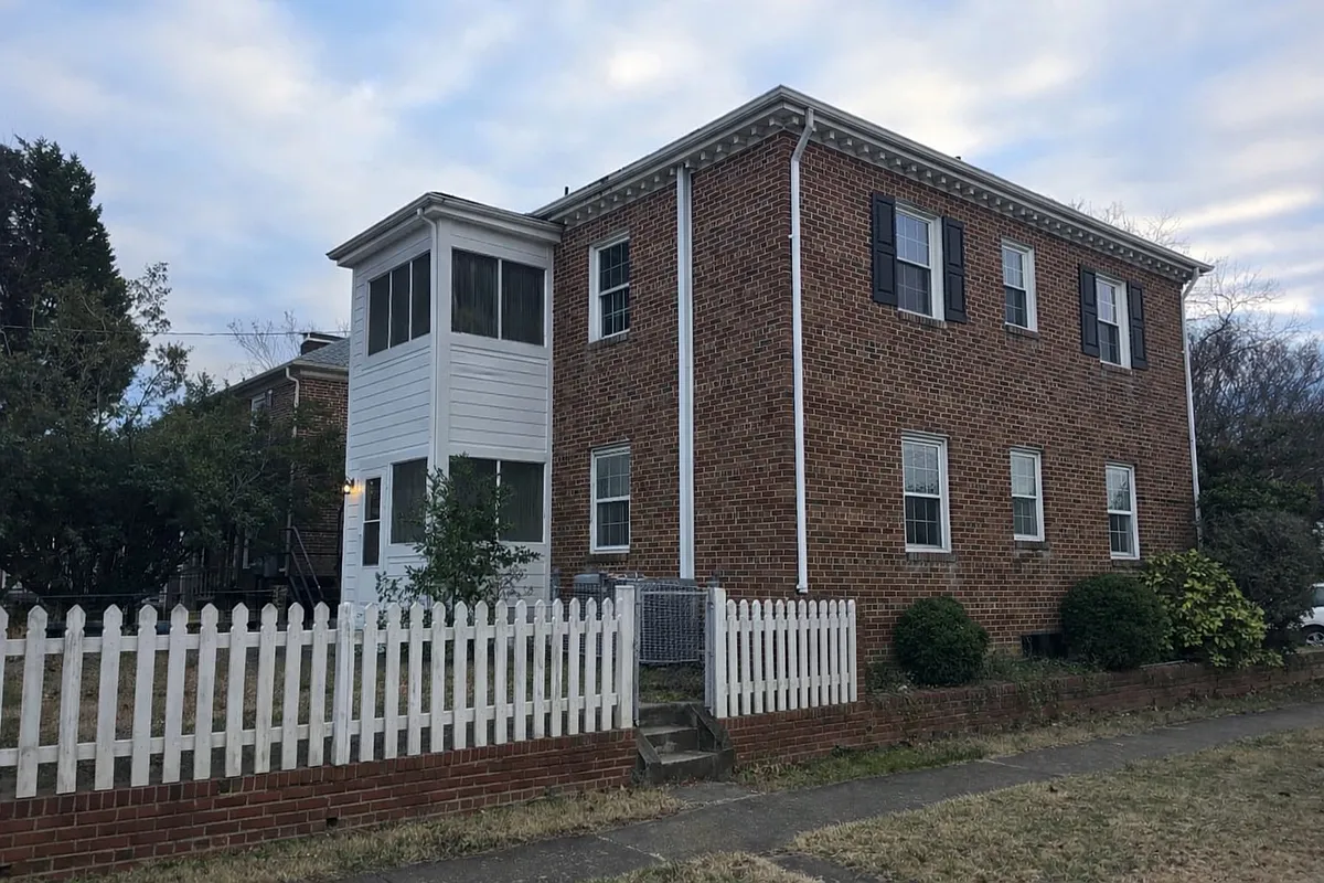 Building Photo - 4418 Cutshaw Ave #2