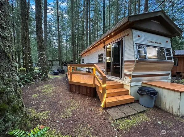 202 1 Fireside Lodge Circle, Deming, WA 98244