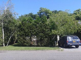 105 E 9th St, Huntington Station, NY 11746