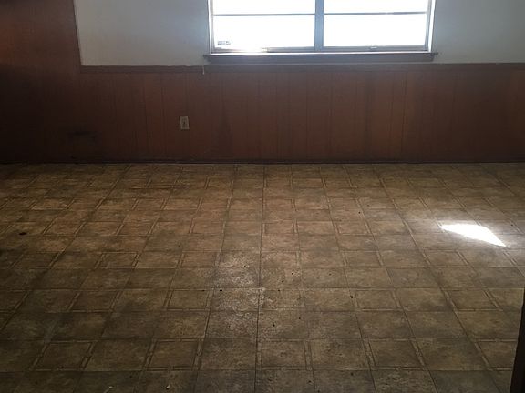 3rd image of 7906 Woodfield Dr