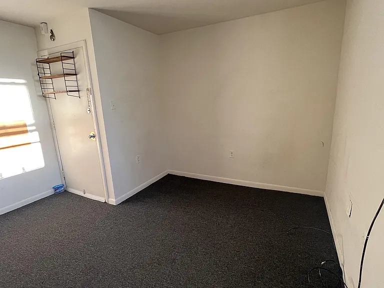 4522 Baker St — Photo 3