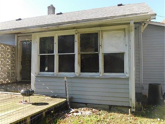 4th image of 241 Woodlawn Ave