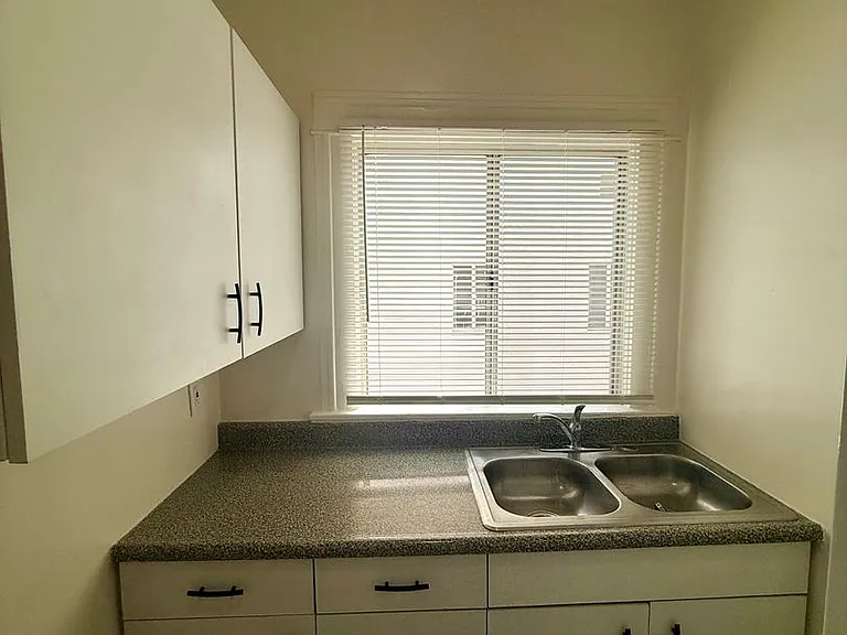 1645 N Harvard Blvd — Photo 20