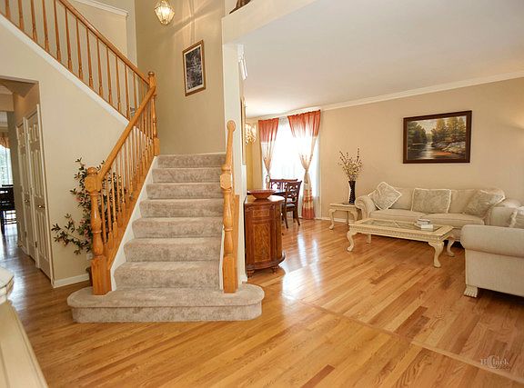 3rd image of 594 Dunhill Dr