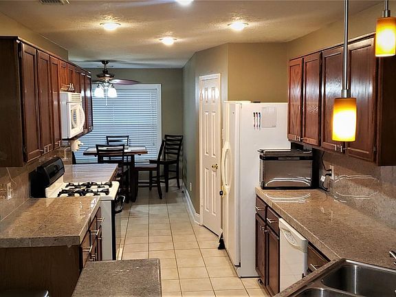 3rd image of 205 Sharnoll Cir
