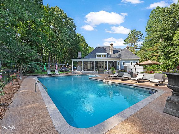 5th image of 1078 Country Club Ln