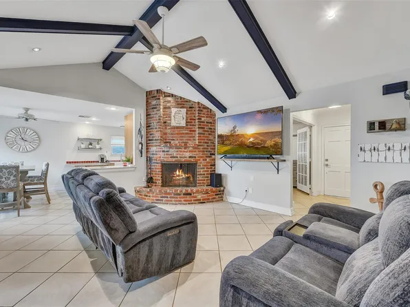 2211 Bayou Dr, League City, TX 77573