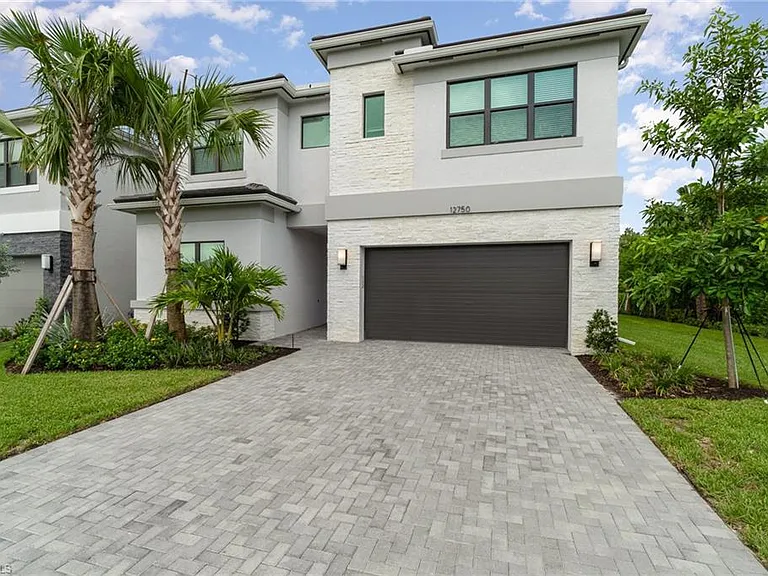 12750 Woodbury Dr — Photo 2