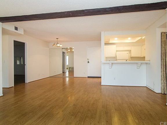 5th image of 5800 Owensmouth Ave APT 64
