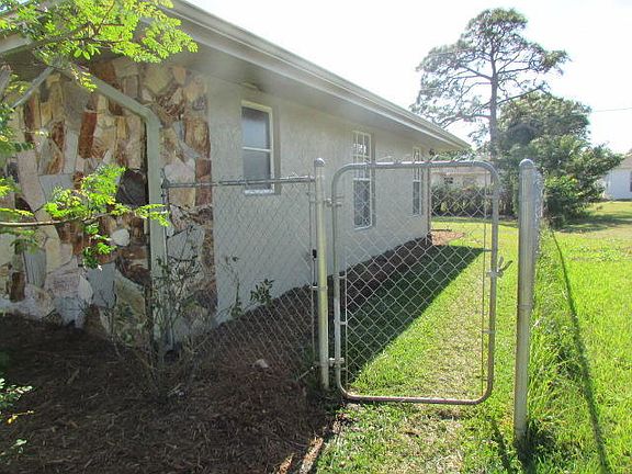 4th image of 558 SE Euclid Ln
