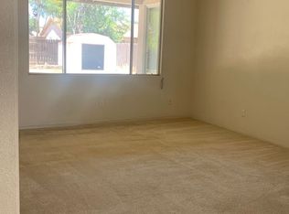 1046 W Pebble Dr, Hanford, CA