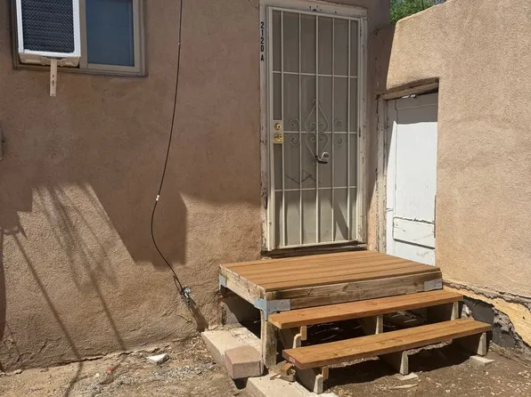 2120 Coal Ave SE, Albuquerque, NM 87106