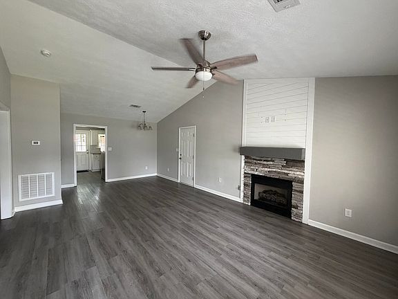 3rd image of 219 Long Creek Dr