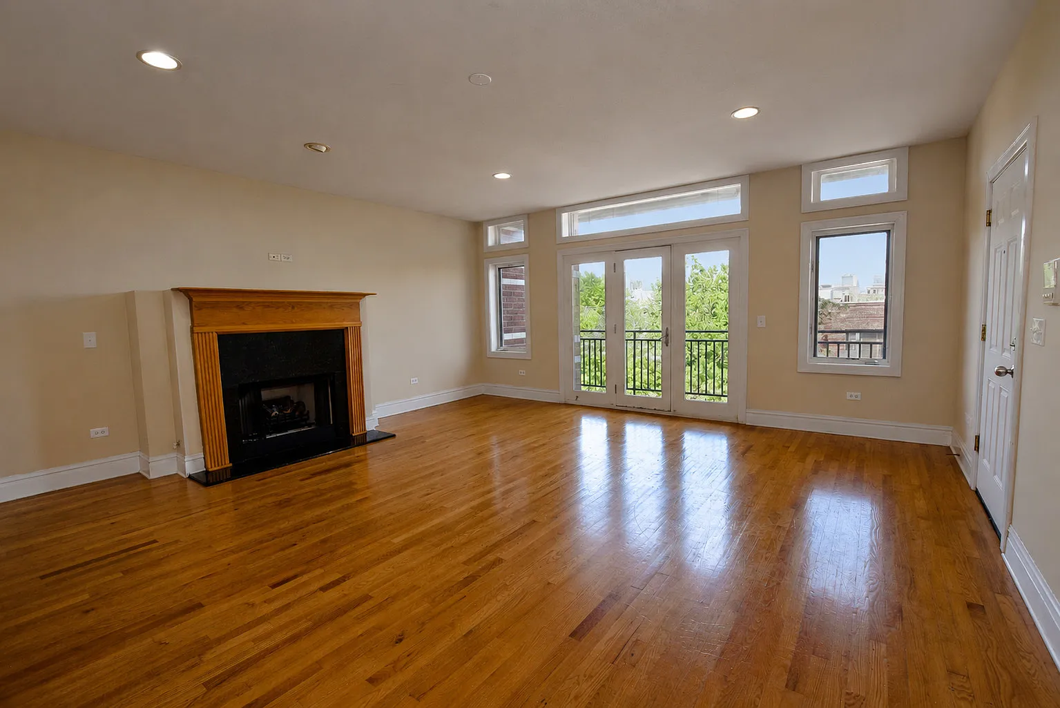 3 bed, $4,900 — Photo 3