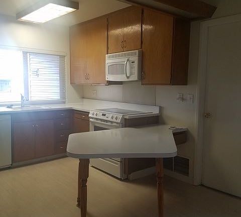 4th image of 306 Evelyn Ct