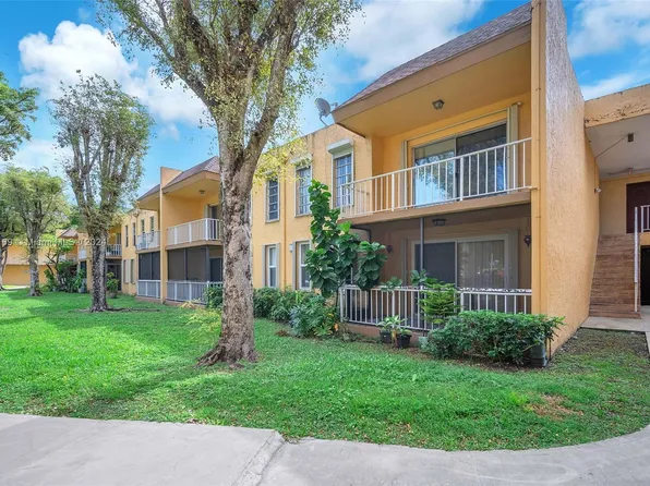 13700 SW 62nd St APT 216, Miami, FL 33183