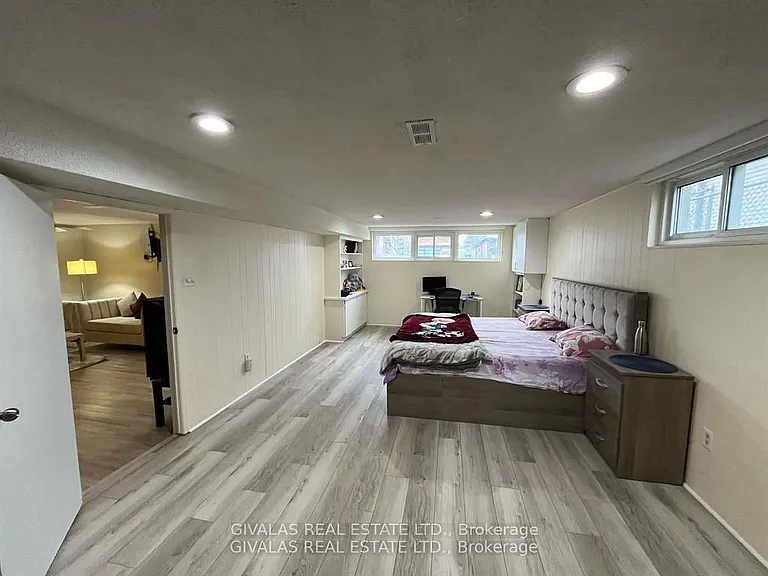 94 Pleasant View Dr #LOWER — Photo 5