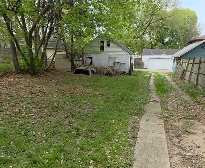 919 Princeton Ave — Photo 4