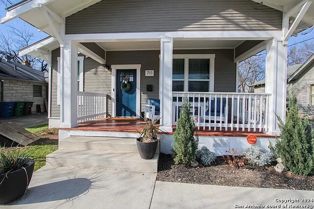 711 W Lullwood Ave — Photo 3
