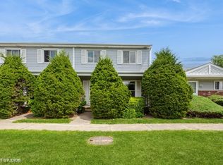 412 Greentree Ln, Bolingbrook, IL 60440