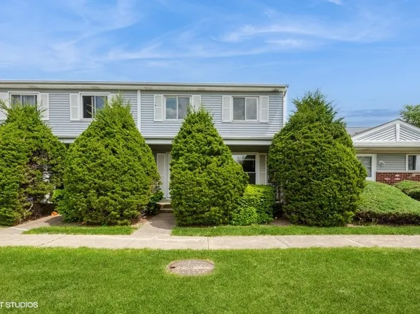 412 Greentree Ln, Bolingbrook, IL 60440