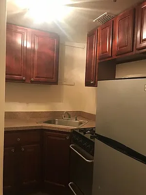 Rented by Perry Associates NYC Inc | media 10