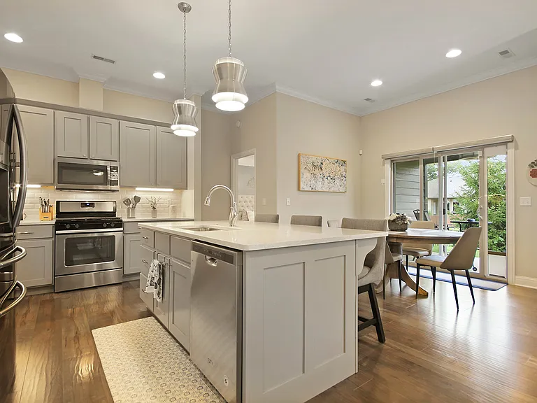 902 Rutland Dr — Photo 16