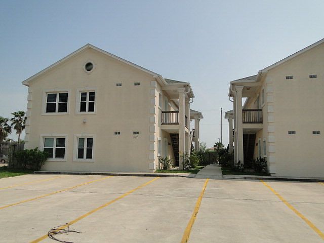 1st image of 107 W Bahama St
