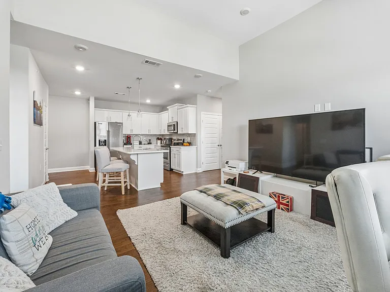 1801 Shadow Green Dr #304 — Photo 9