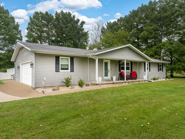 1101 E Pine St, Herrin, IL 62948