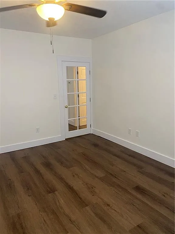 3 bed, 1.0 bath, 1018 sqft, $2,300 — Photo 4