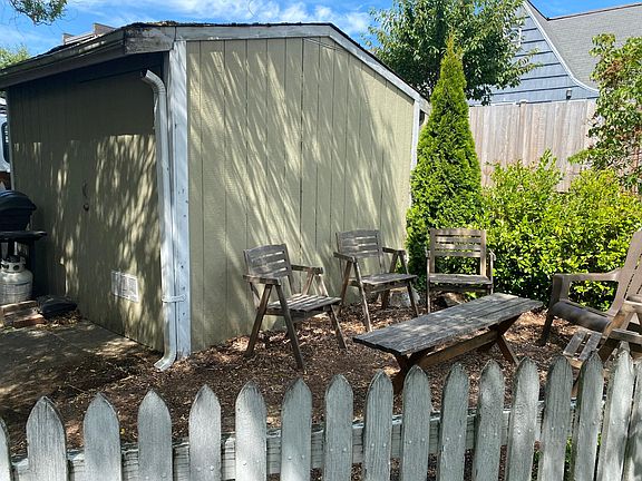 Patio off kitchen shared with upper unit. Entertain your friends!