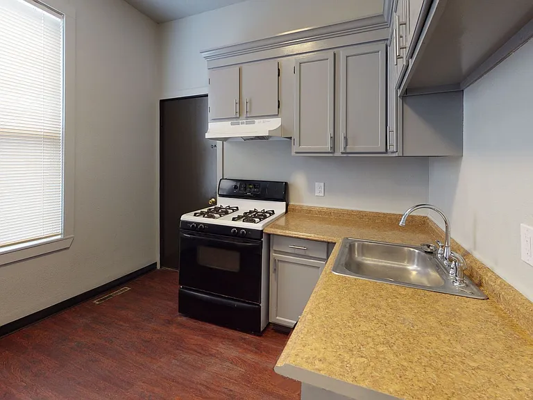 224 Poplar Street — Photo 11