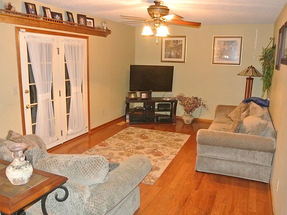 4th image of 9629 Meadow Wood Dr