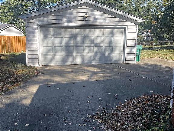 3rd image of 2229 Fairway Dr