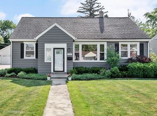 1217 Sunset Rd, Wheaton, IL 60189