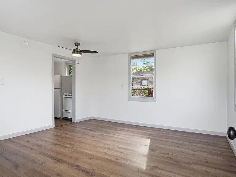 2228 SW Grand Blvd #B — Photo 3
