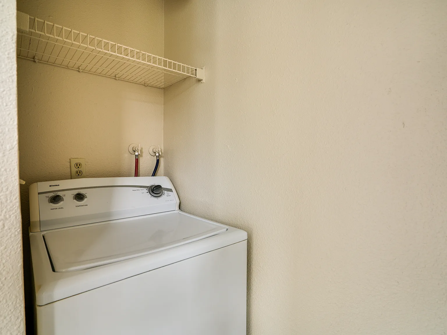 2 bed, 800 sqft, $1,999 — Photo 2