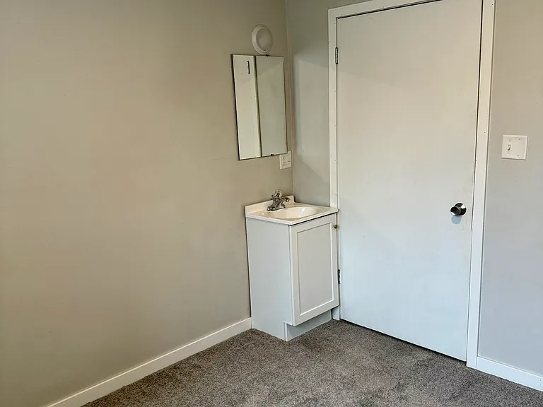 806 E College St #17S — Photo 13