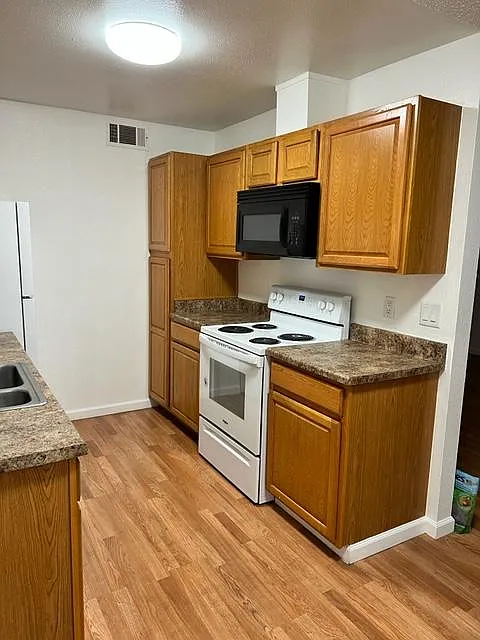 1227 Chelwood Park Blvd NE — Photo 3