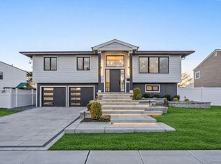 3000 Holiday Park Drive, Merrick, NY 11566