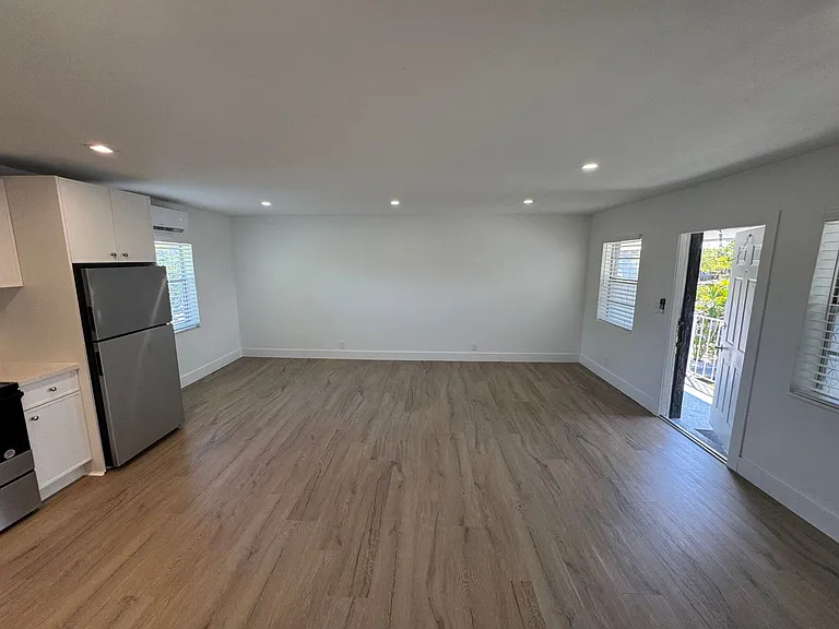 1409-1413 N Dixie Highway | 899 #1041-1045 — Photo 11