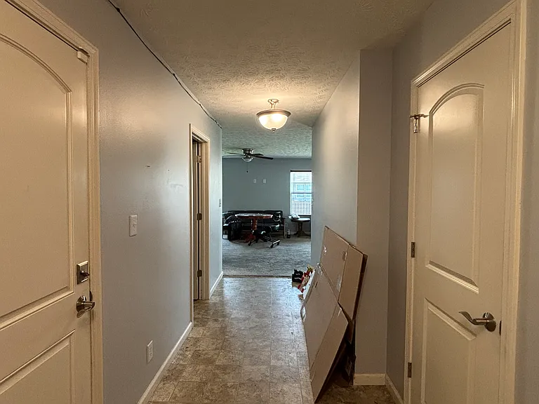 2917 Queencastle Dr — Photo 2