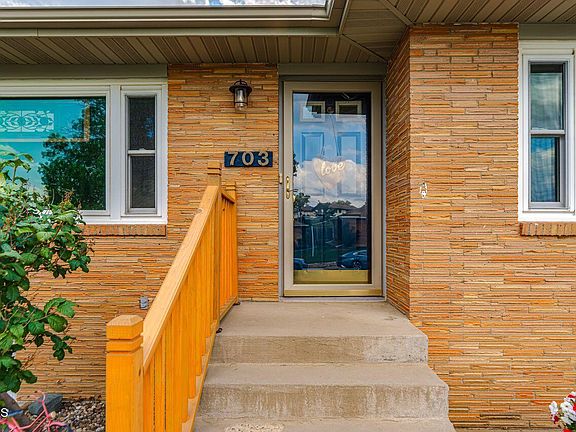 4th image of 703 12th Ave NW