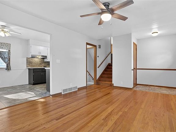 2nd image of 301 Hargis Ln