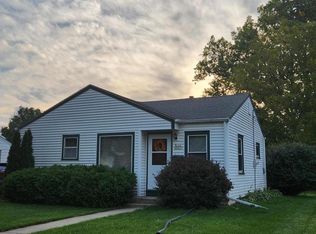 W166N8425 Dardis Ave, Menomonee Falls, WI 53051