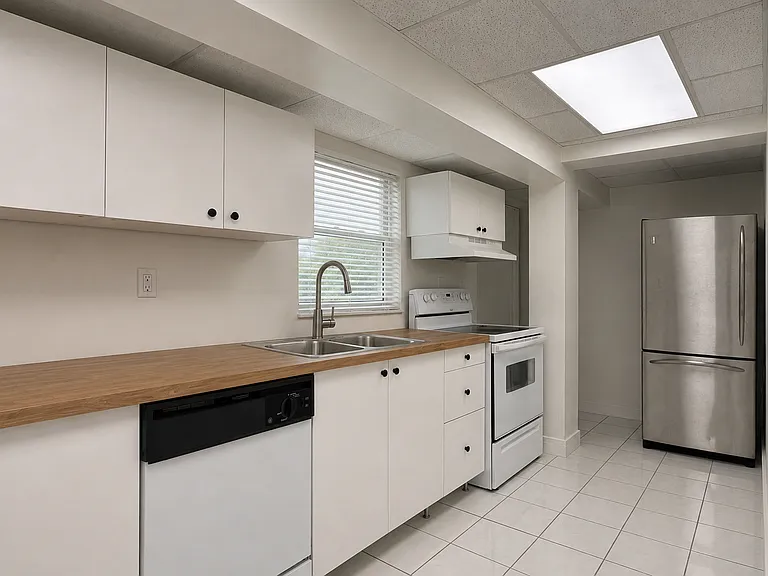 8541 Grand Canal Dr — Photo 4